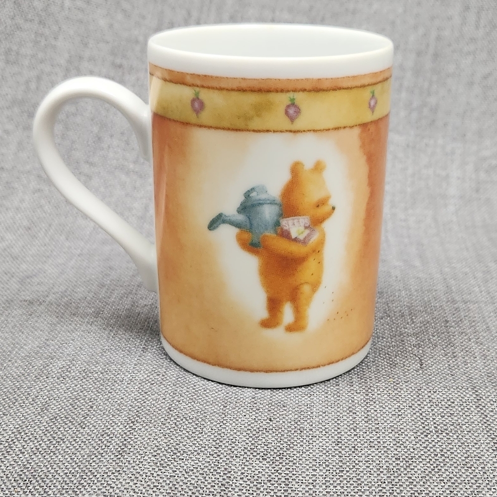 Disney Pooh's Garden. Pooh Bear Mug/ Coffee Cup Dishwasher Safe.